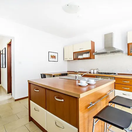 Cozy Lovely 3 Bedroom Flat, Theoria Travel * San Ġiljan