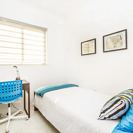 Cozy Lovely 3 Bedroom Flat, Theoria Travel Apartment *