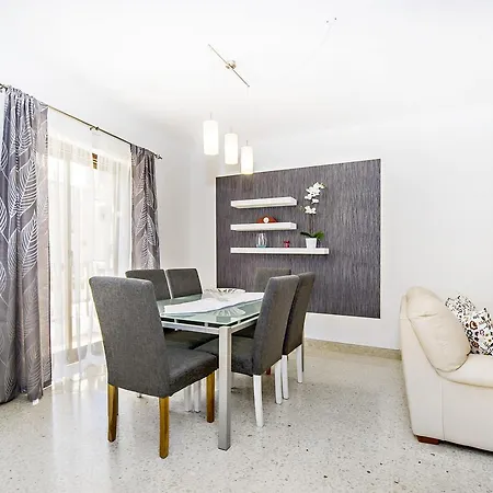 Cozy Lovely 3 Bedroom Flat, Theoria Travel Saint Julian's