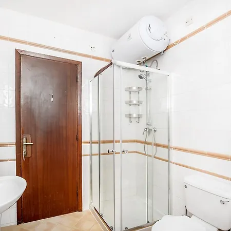 Cozy Lovely 3 Bedroom Flat, Theoria Travel Apartment *
