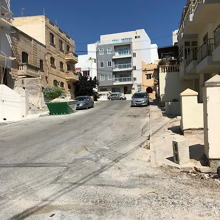 Cozy Lovely 3 Bedroom Flat, Theoria Travel Saint Julian's